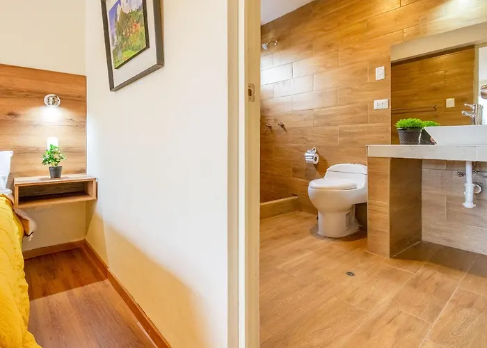 ホテル Casa Piscina 23 Pax Wifi Parking ウルバンバ